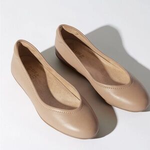 NATURALIZER
VIVIENNE CREME BRULEE Elegant Tan‎ Ballet Flats